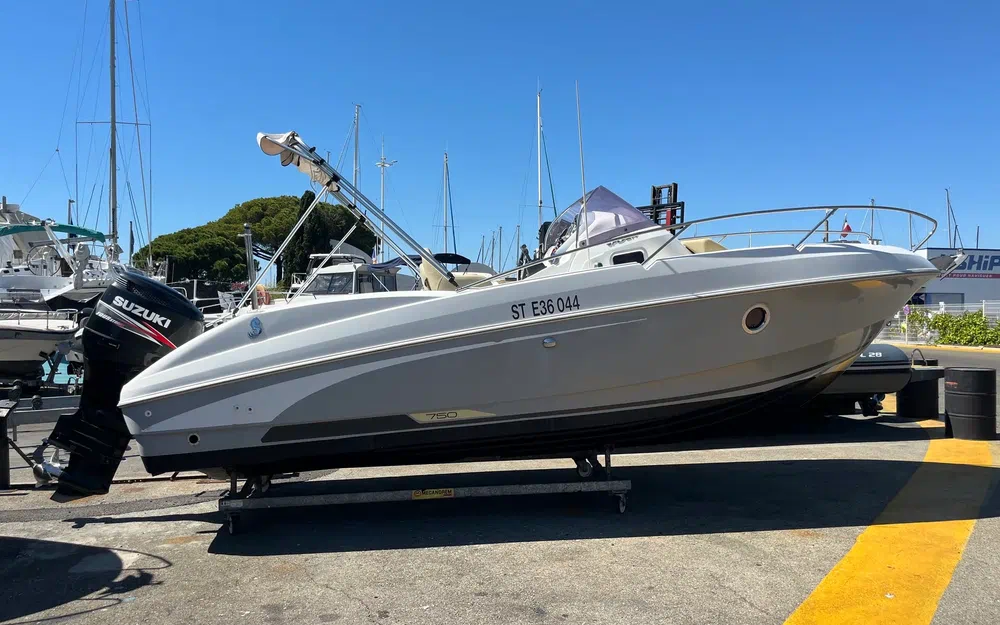 slider 3 Beneteau Flyer 750 Sundeck