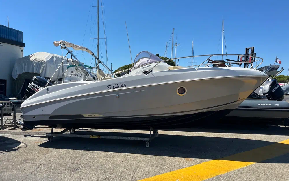slider 2 Beneteau Flyer 750 Sundeck
