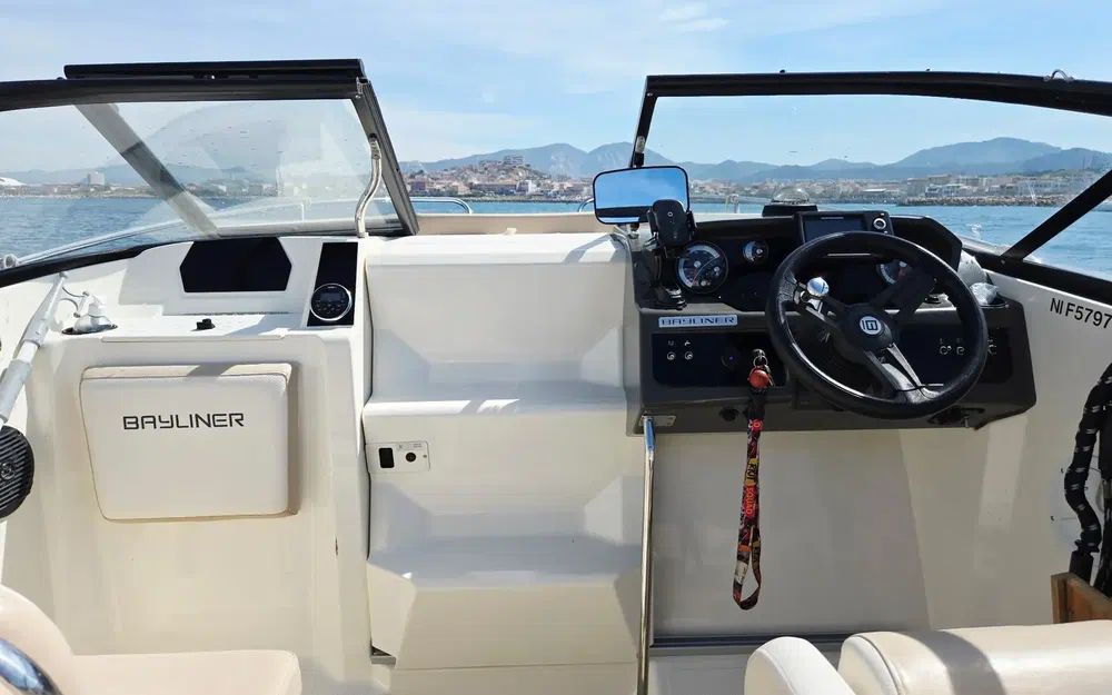 slider 13 Bayliner VR5 Cuddy