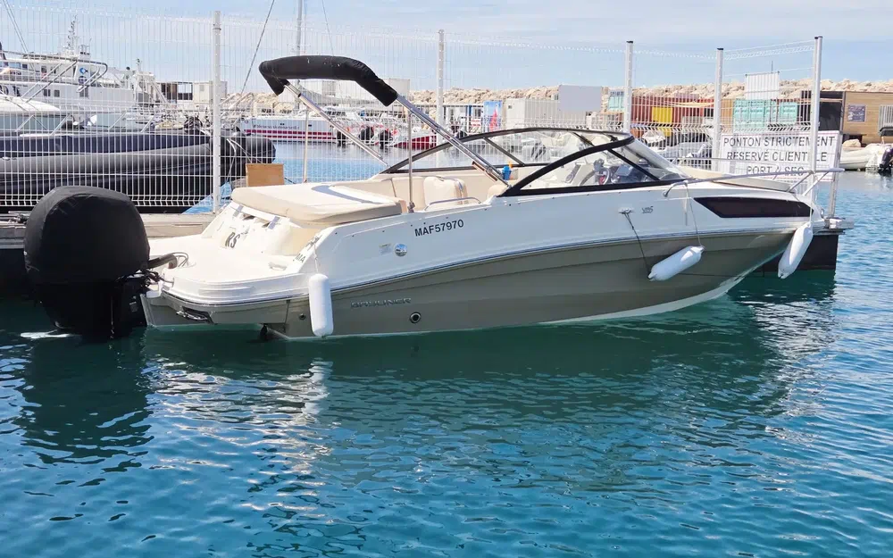 slider 1 Bayliner VR5 Cuddy