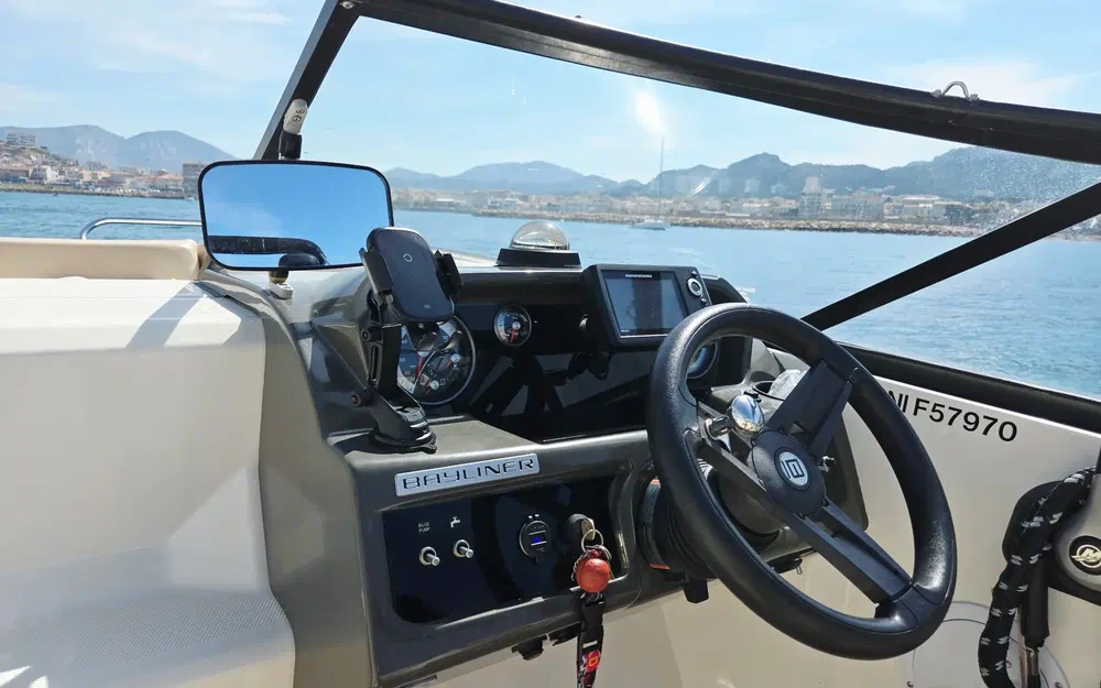 slider 2 Bayliner VR5 Cuddy