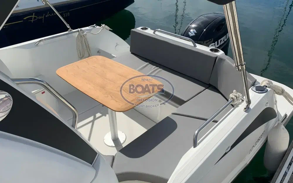 slider 11 Beneteau Antares 7