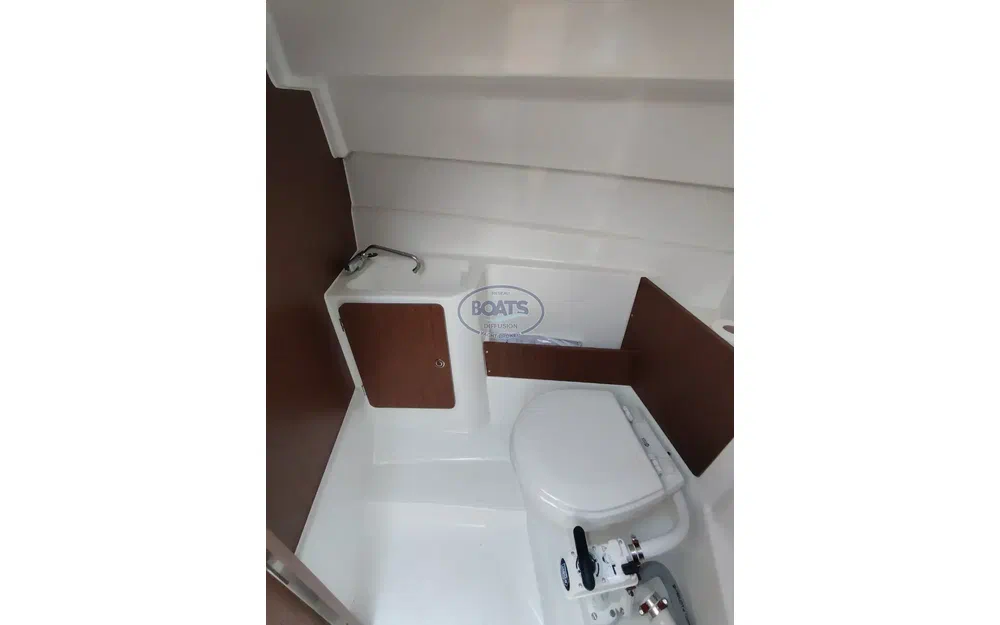 slider 4 Beneteau Antares 7