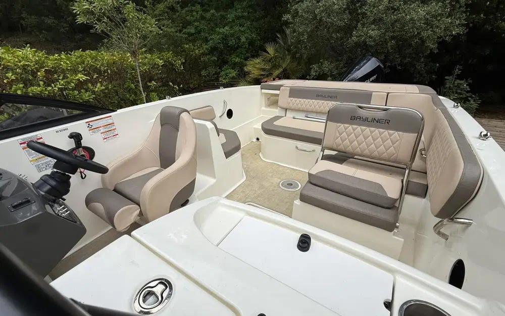 slider 9 Bayliner VR6 OB