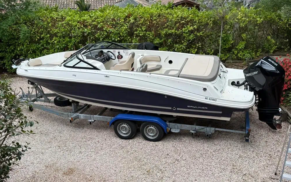 slider 1 Bayliner VR6 OB