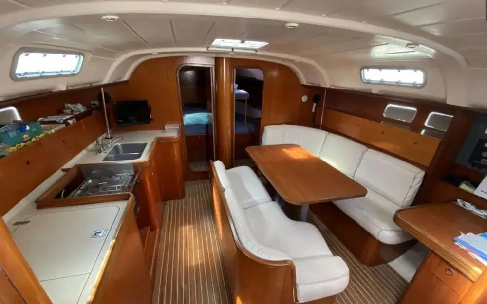 slider 5 Beneteau Oceanis 440