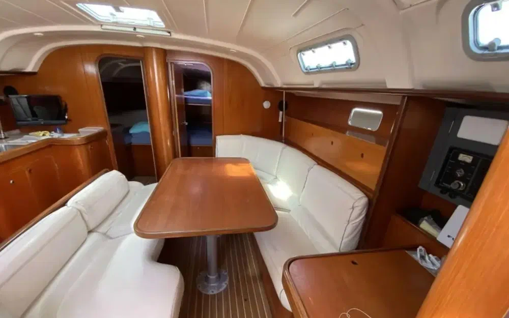 slider 6 Beneteau Oceanis 440
