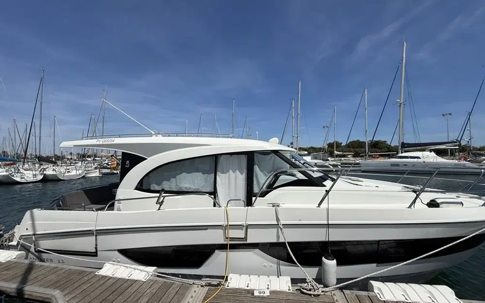 slider 0 Beneteau Antares 11 OB