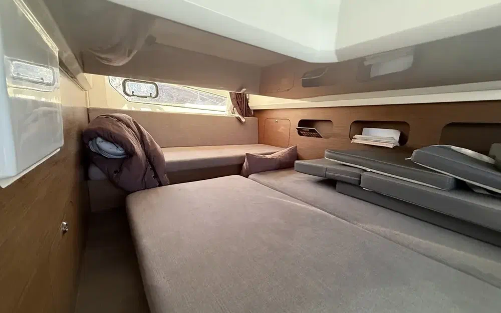 slider 37 Beneteau Antares 11 OB