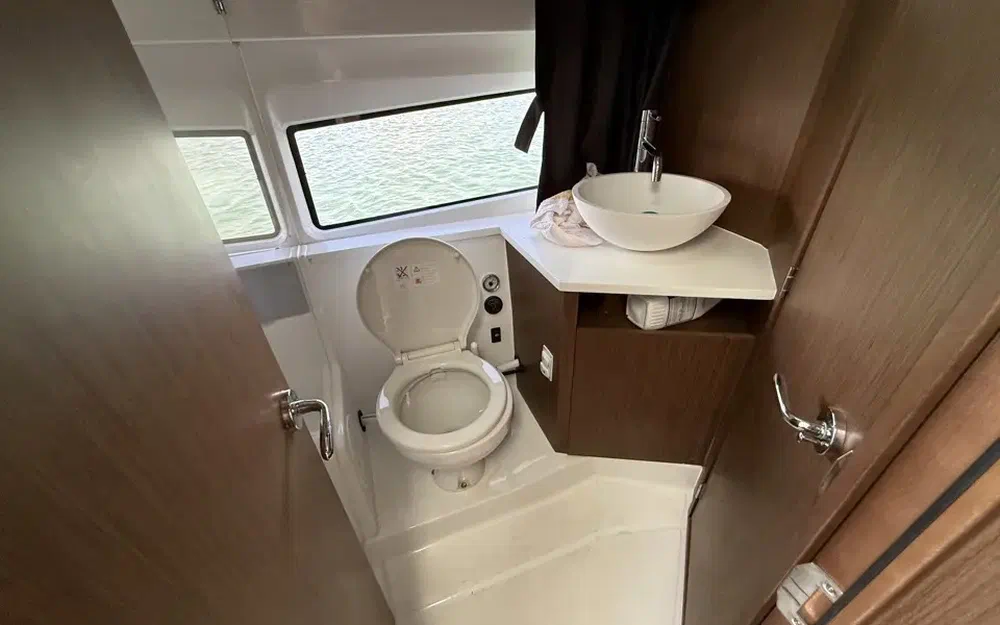 slider 38 Beneteau Antares 11 OB