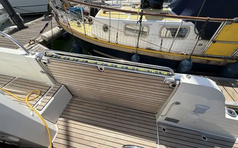 slider 8 Beneteau Antares 11 OB