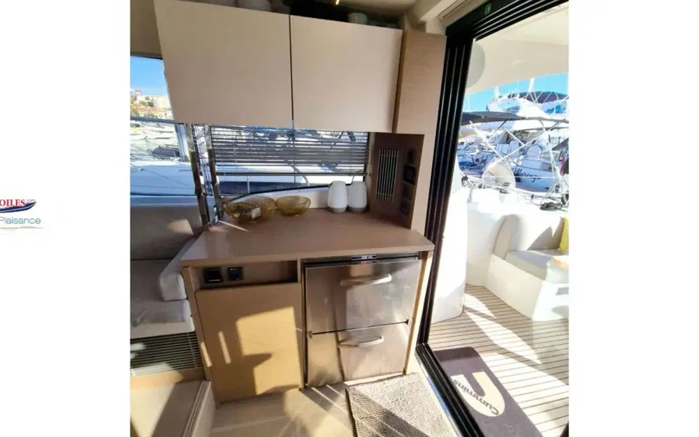 slider 9 Prestige Yachts 420 Fly