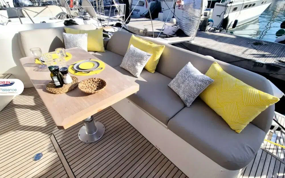 slider 2 Prestige Yachts 420 Fly