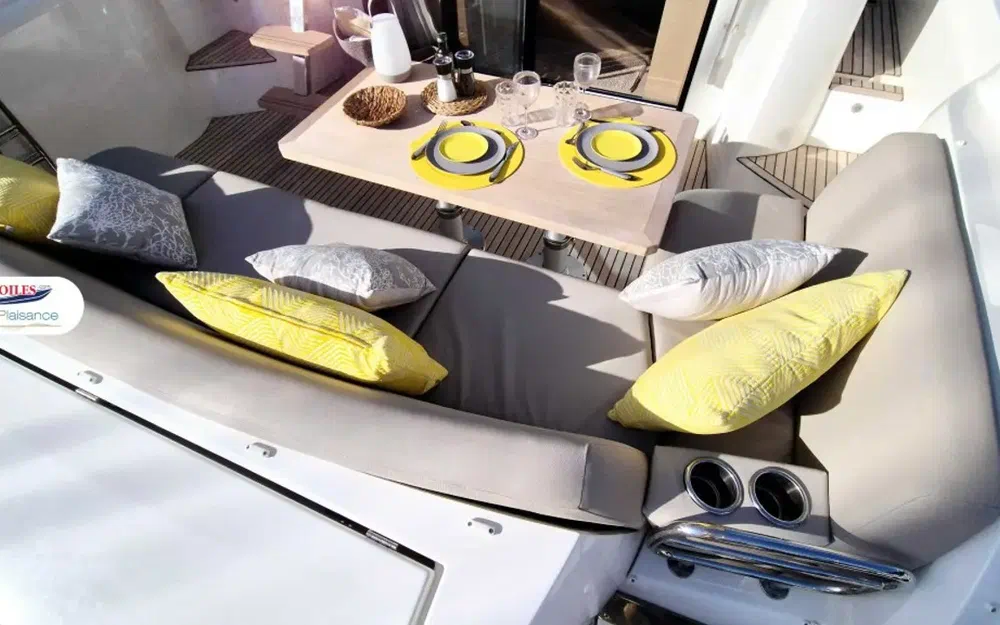 slider 3 Prestige Yachts 420 Fly