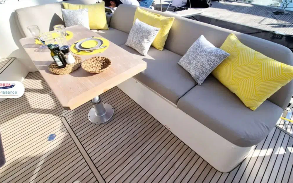 slider 4 Prestige Yachts 420 Fly
