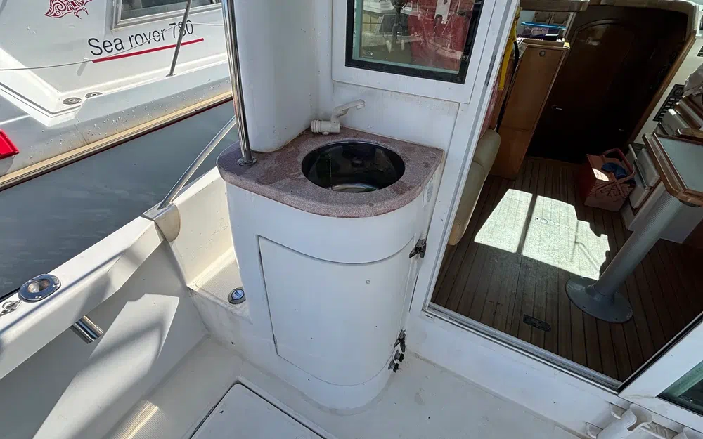 slider 10 Uniquest Marine Navistar 31