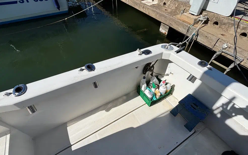 slider 14 Uniquest Marine Navistar 31