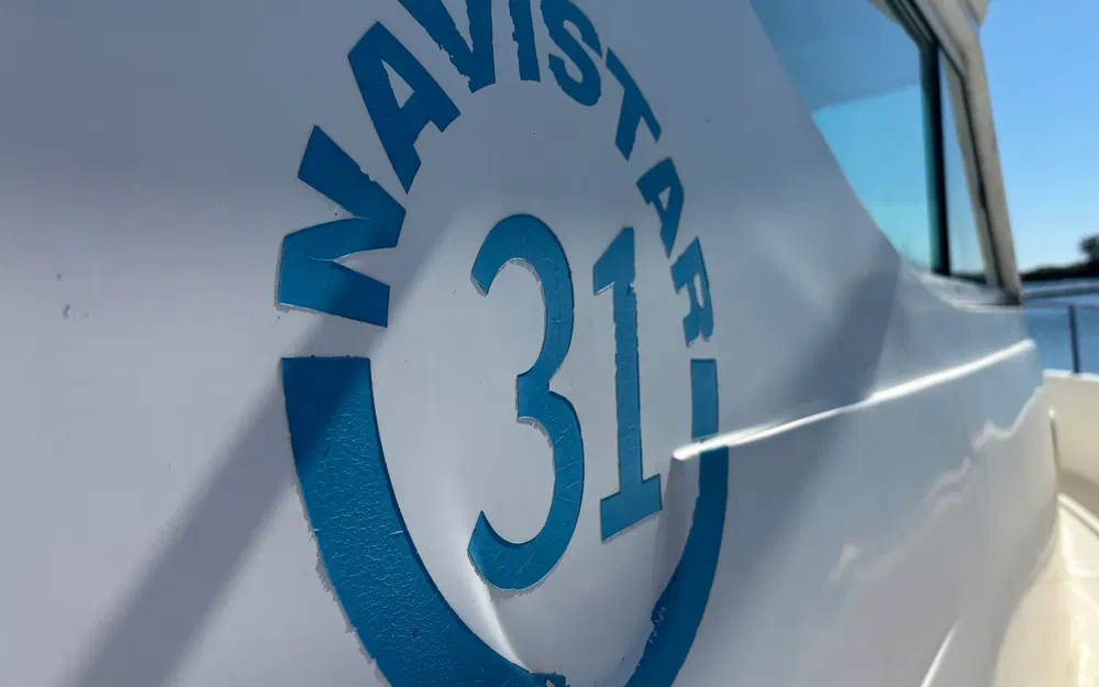 slider 15 Uniquest Marine Navistar 31