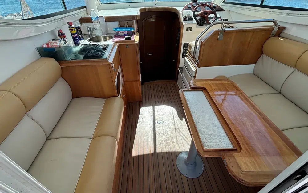 slider 16 Uniquest Marine Navistar 31