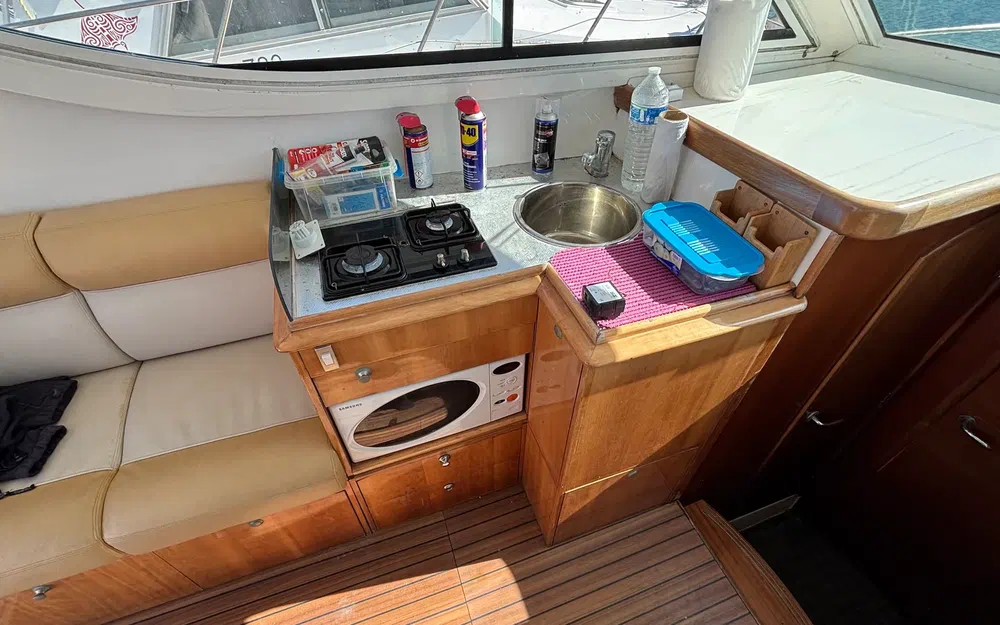 slider 19 Uniquest Marine Navistar 31