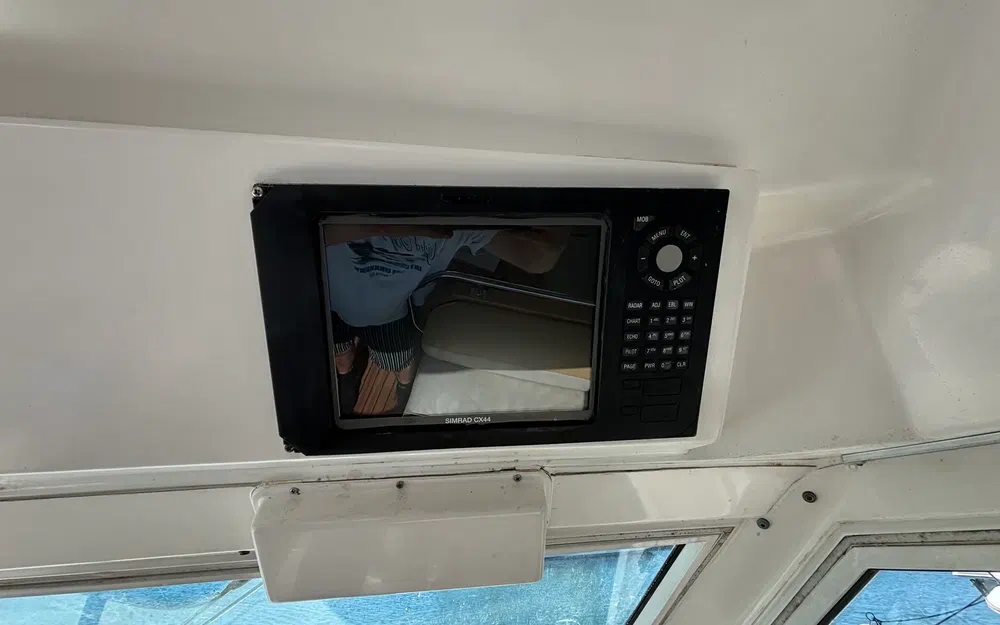 slider 24 Uniquest Marine Navistar 31