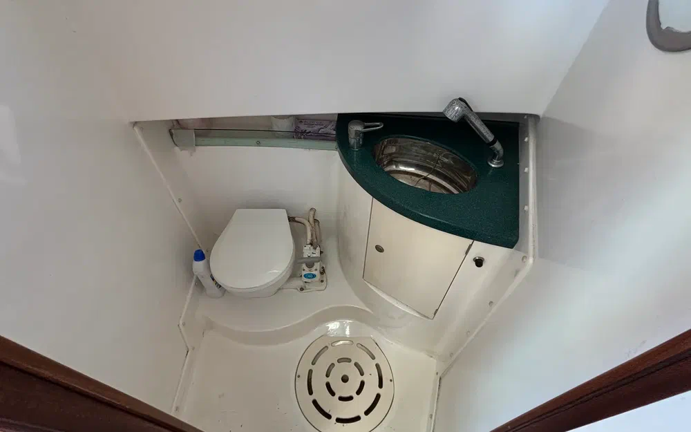 slider 32 Uniquest Marine Navistar 31