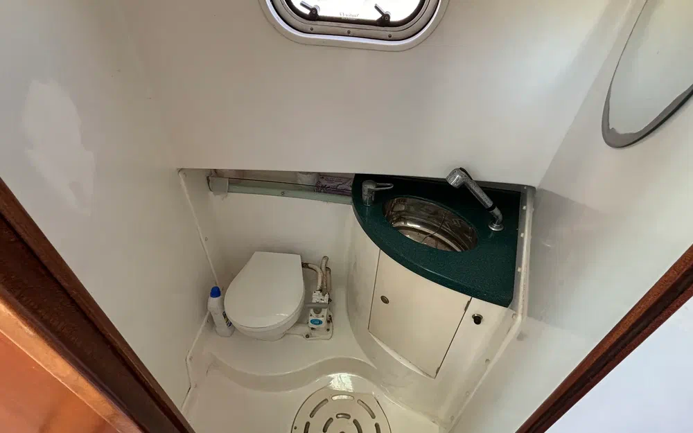 slider 33 Uniquest Marine Navistar 31