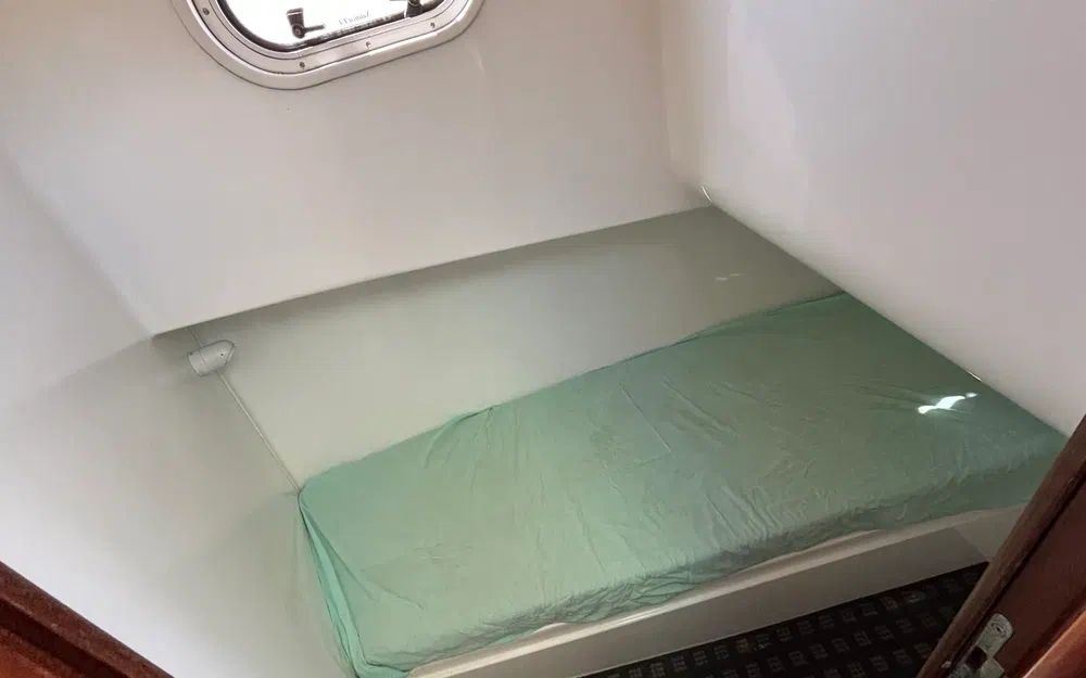 slider 34 Uniquest Marine Navistar 31