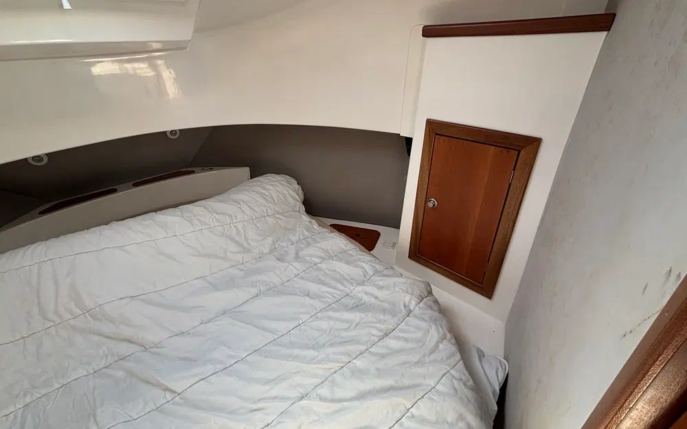 slider 37 Uniquest Marine Navistar 31