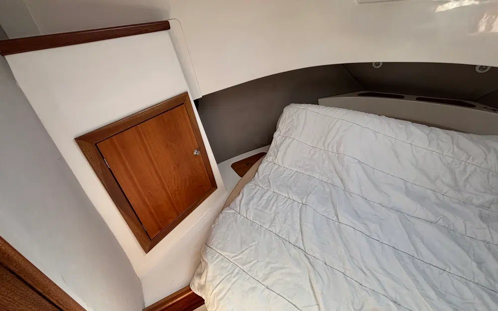 slider 38 Uniquest Marine Navistar 31