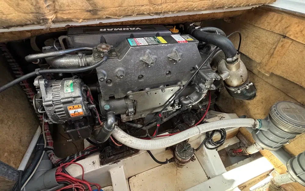 slider 40 Uniquest Marine Navistar 31