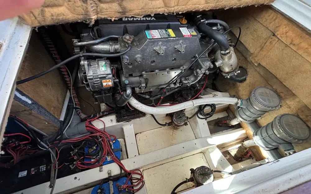 slider 42 Uniquest Marine Navistar 31