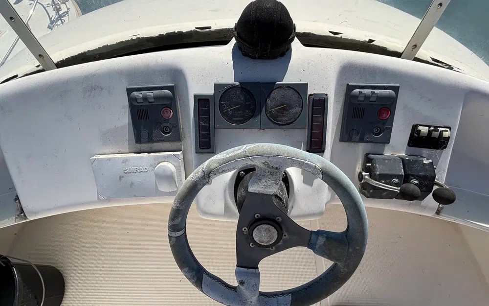slider 44 Uniquest Marine Navistar 31