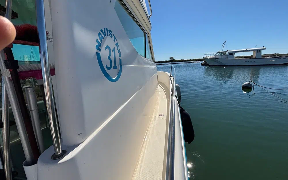 slider 6 Uniquest Marine Navistar 31