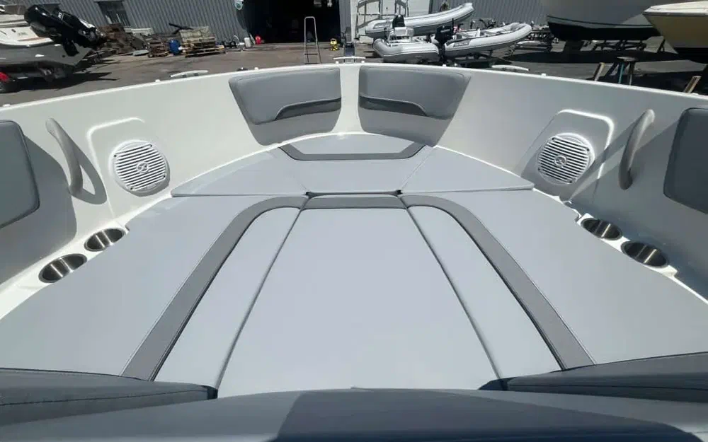 slider 9 Bayliner V20