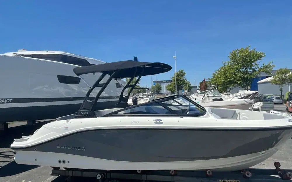 slider 12 Bayliner V20