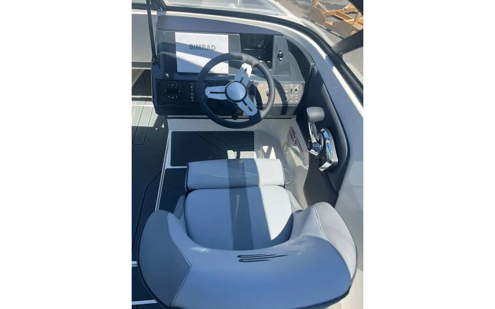 slider 13 Bayliner V20