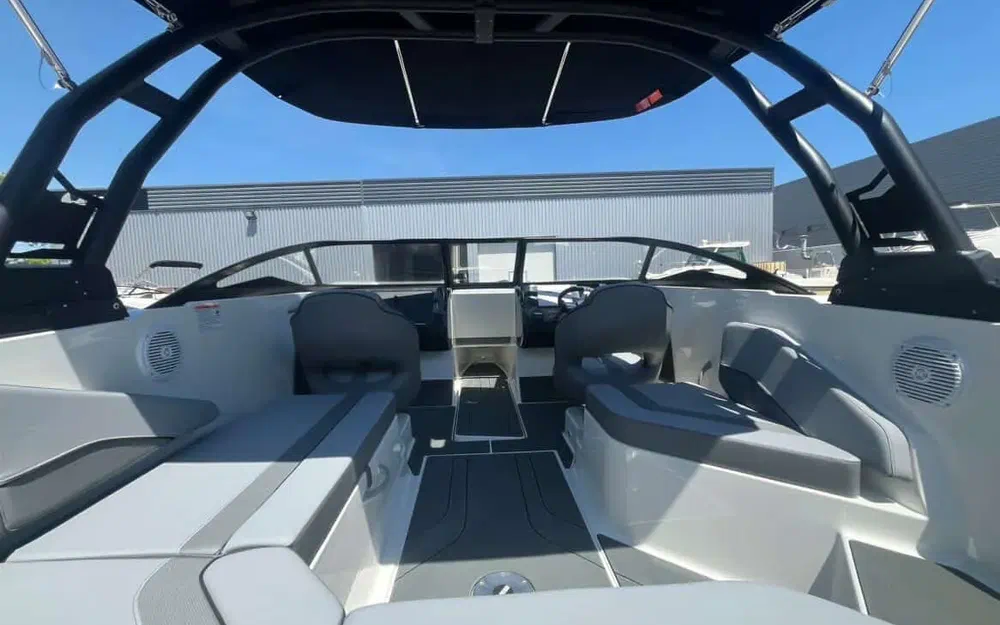 slider 15 Bayliner V20