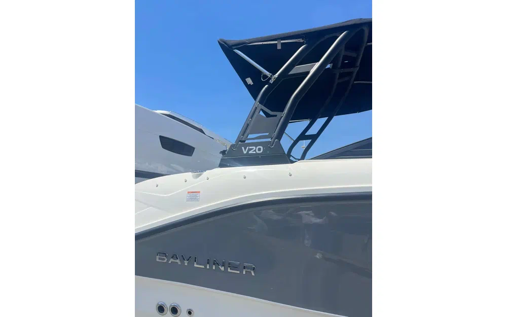 slider 16 Bayliner V20