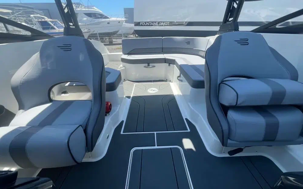 slider 8 Bayliner V20