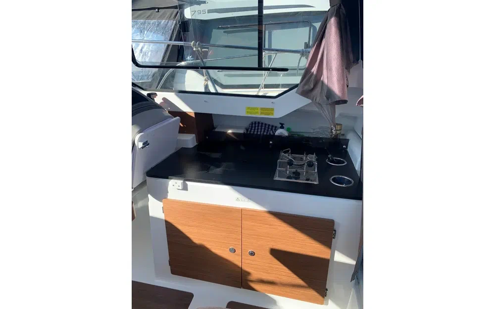 slider 6 Jeanneau Merry Fisher 795