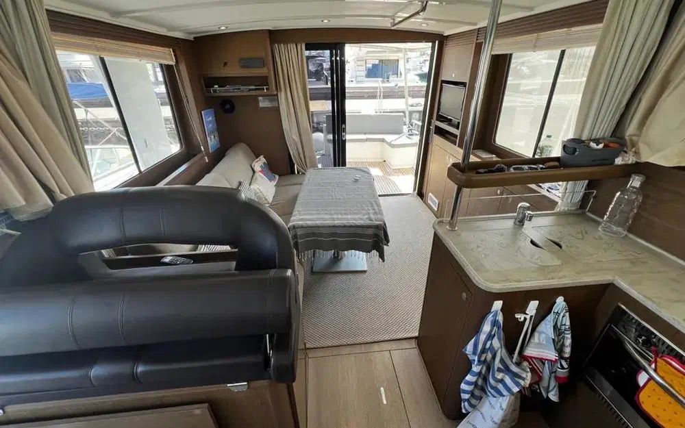 slider 10 Beneteau Swift Trawler 44