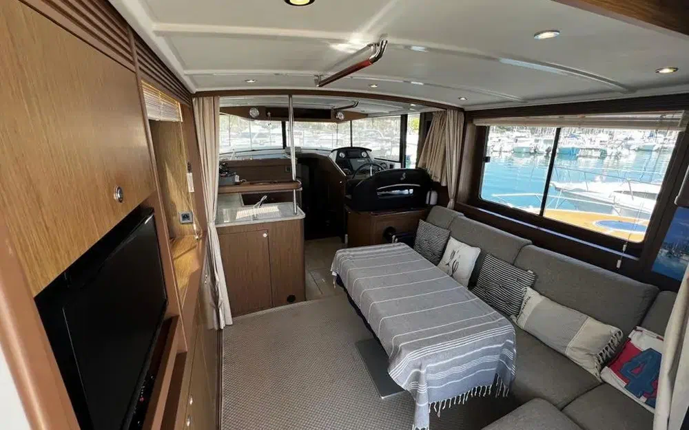 slider 5 Beneteau Swift Trawler 44