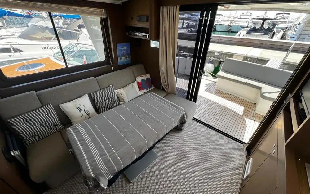 slider 8 Beneteau Swift Trawler 44