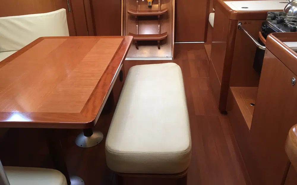slider 37 Beneteau Oceanis 40