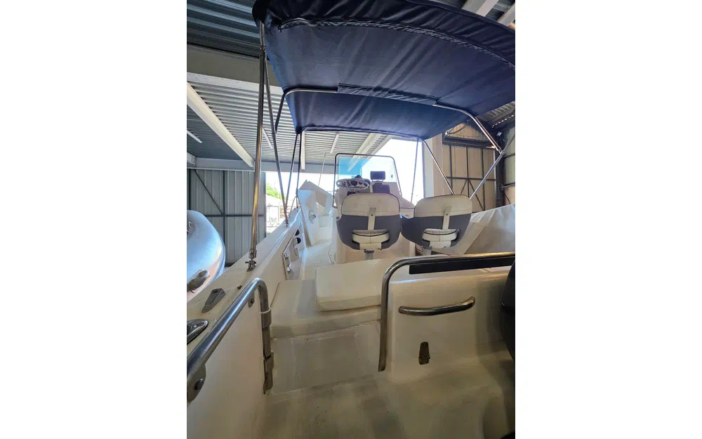 slider 8 Kelt White Shark 225