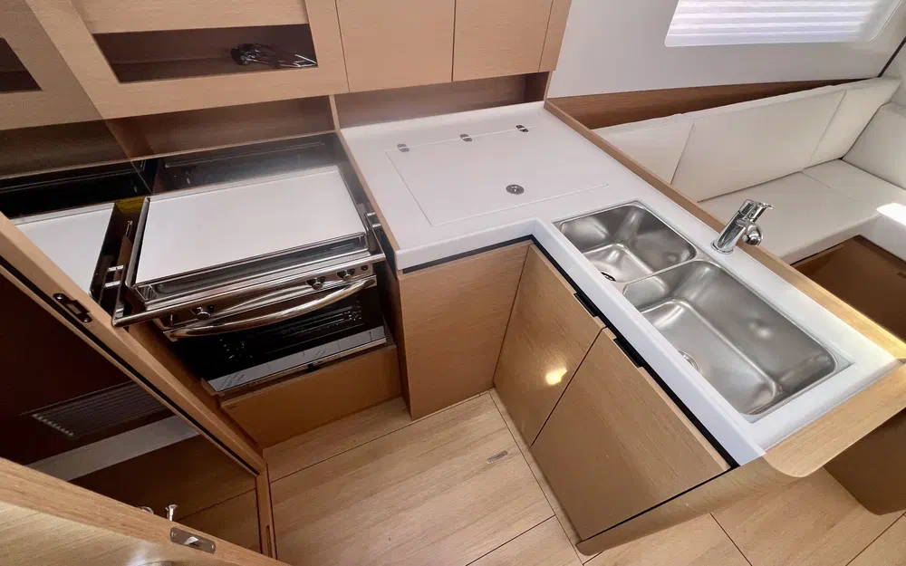 slider 18 Jeanneau Sun Odyssey 380
