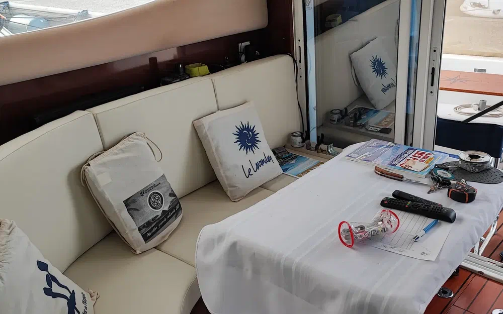 slider 11 Jeanneau Prestige 36 Fly