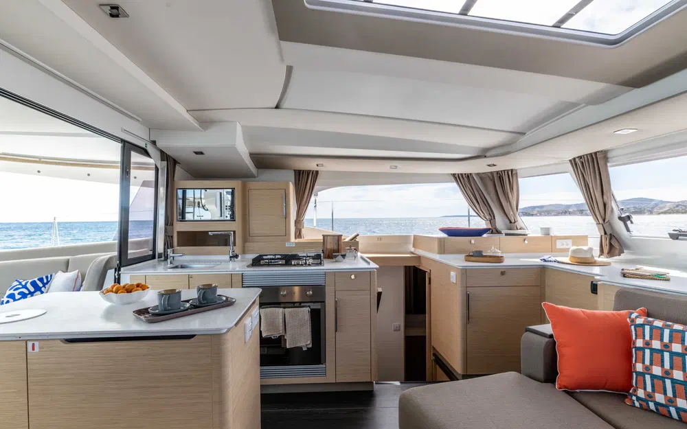 slider 13 Fountaine Pajot FP 44