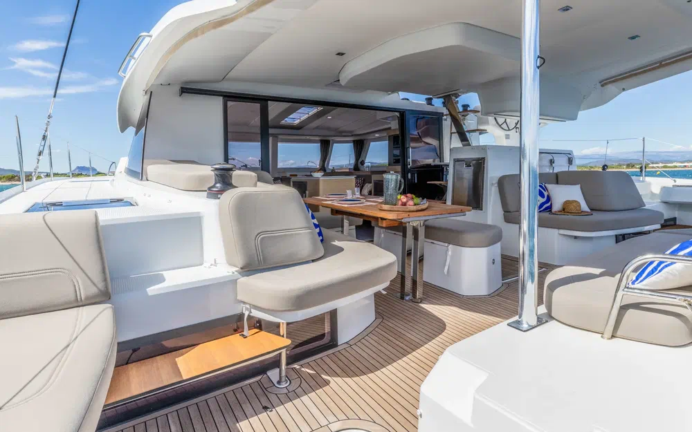 slider 8 Fountaine Pajot FP 44